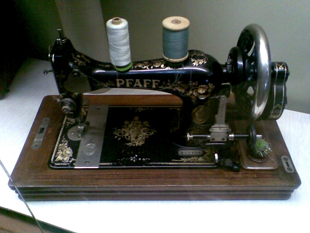 Sewing_machine_Pfaff