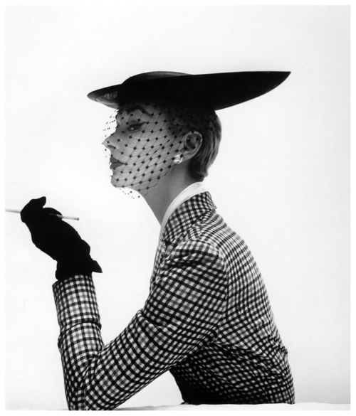 Lisa Fonssagrives wearing a bicorne skimmer by Lilly Dachè, photo by Irving Penn, Vogue, Feb. 15, 1950