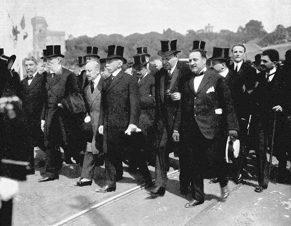 D'Annunzio all'inaugurazione del monumento ai Mille a Quarto il 5 maggio 1915