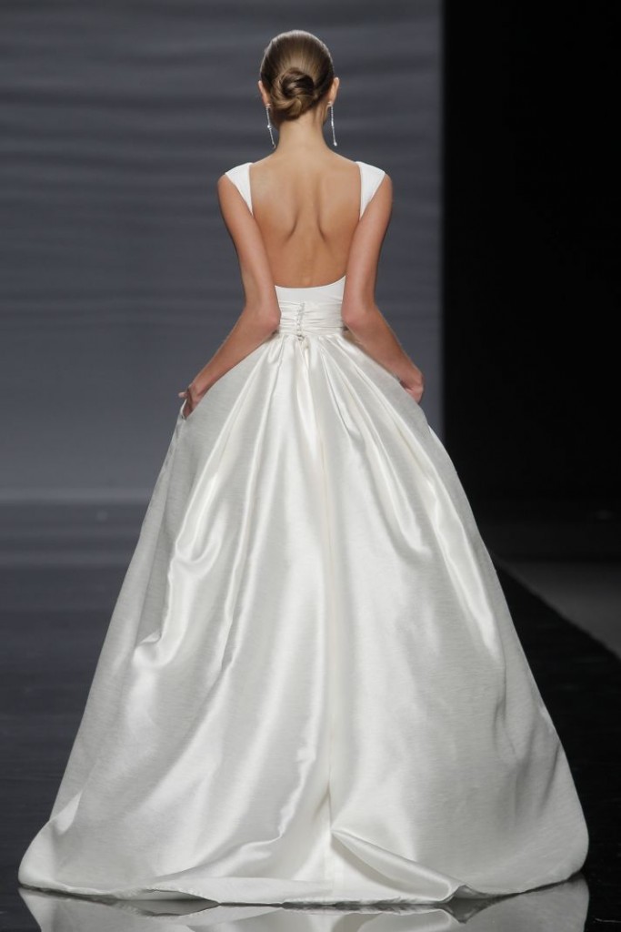 rosa-clara-wedding-dress-2014-bridal-10-11-b__full